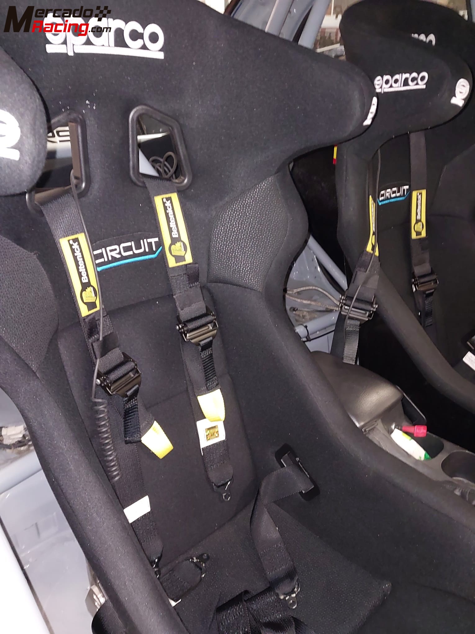 Se venden 2 baquet sparco circuit y 2 arnes 