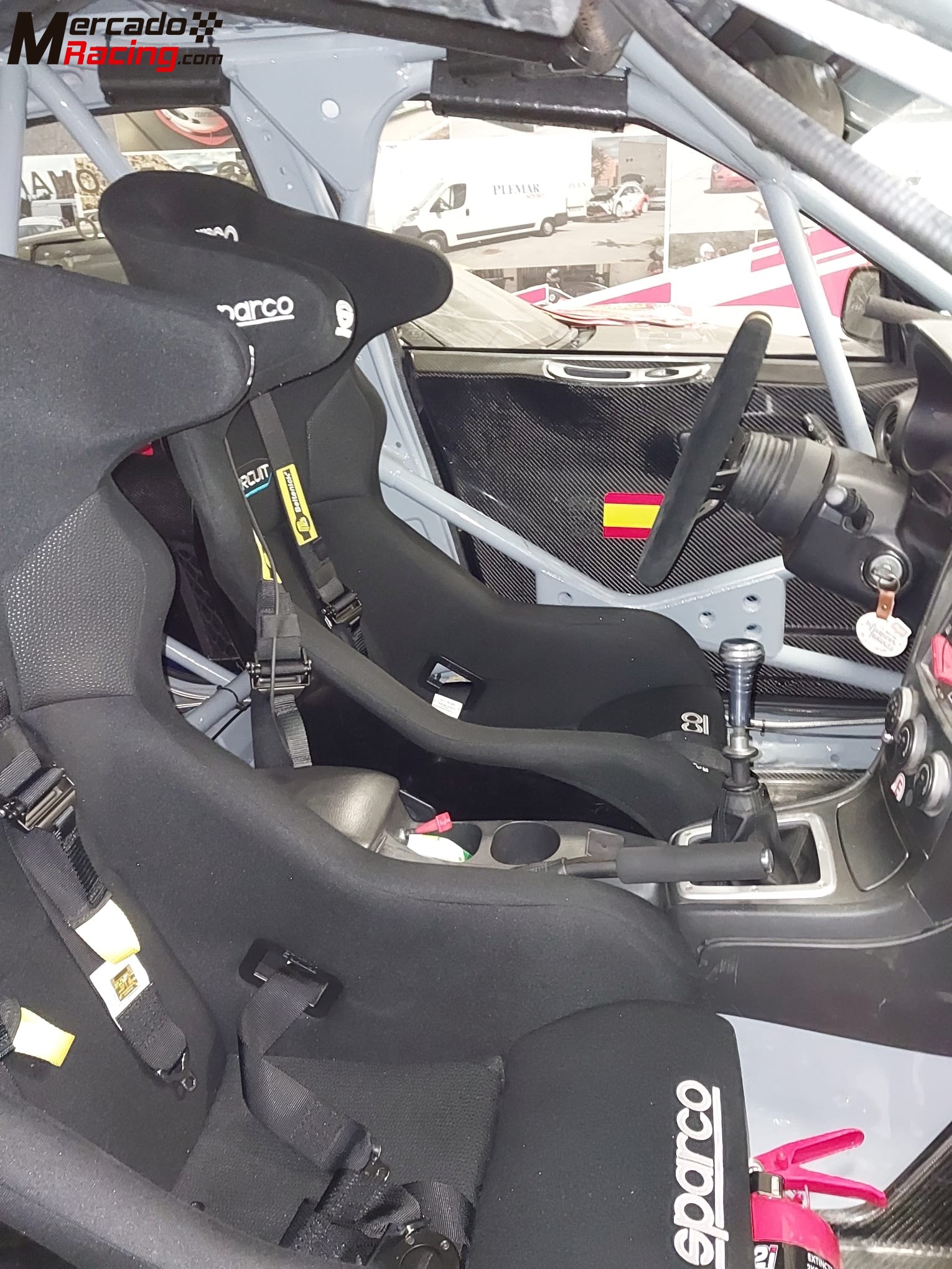 Se venden 2 baquet sparco circuit y 2 arnes 
