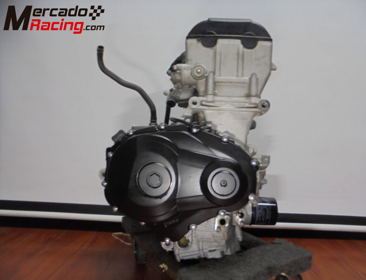 Se vende motor suzuki gsxr 1000. full