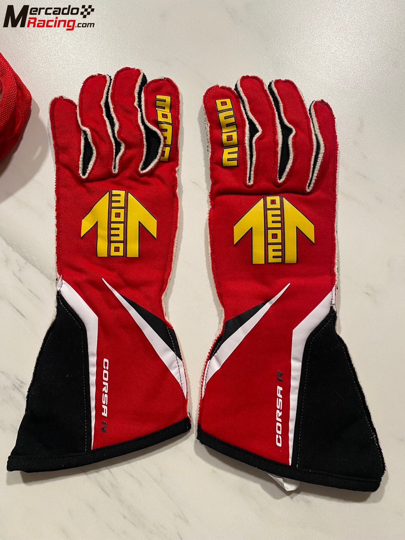 Guantes momo  corsa ( sin estrenar) 