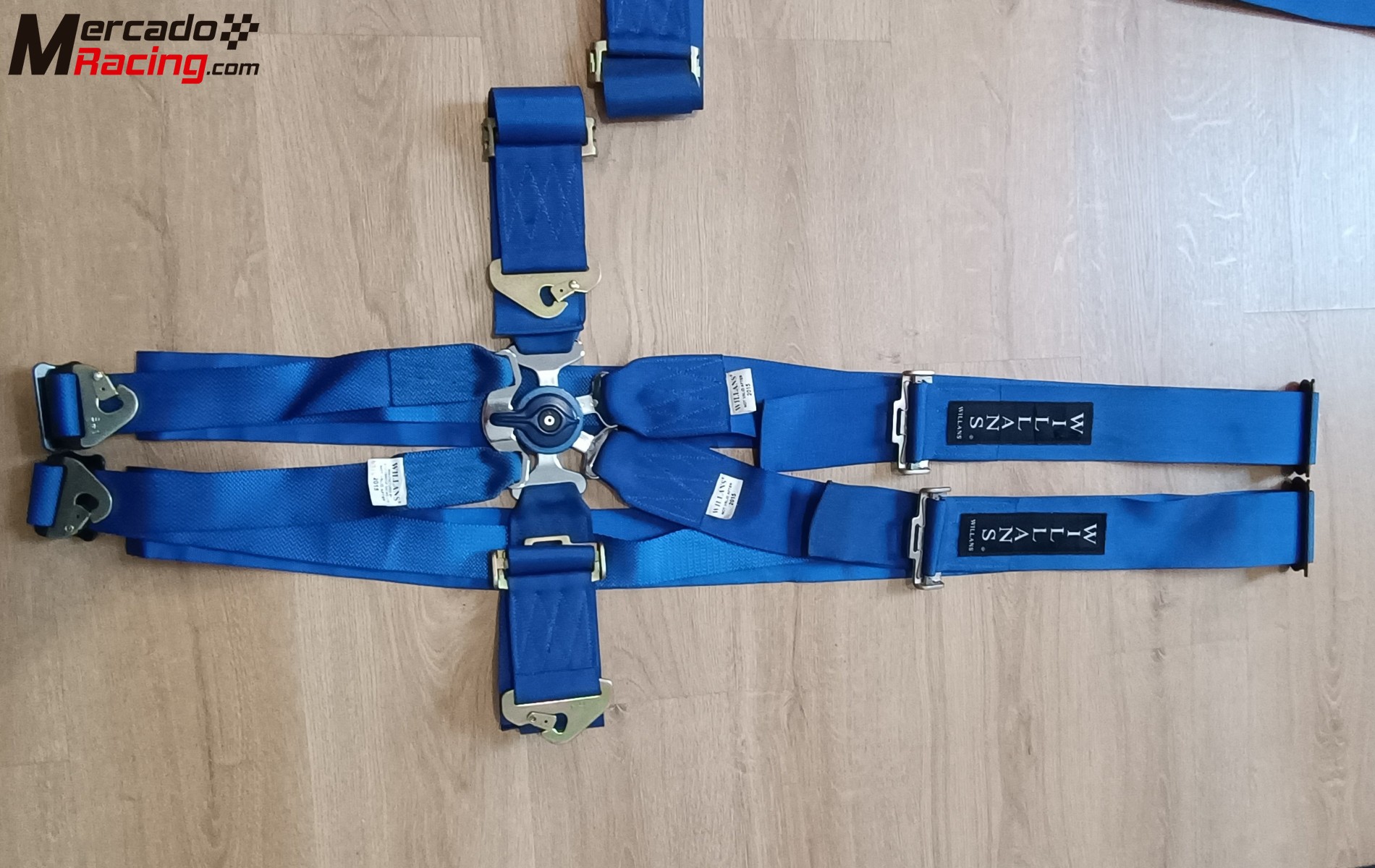 Se venden  2 arneses  de 6 puntos willans.