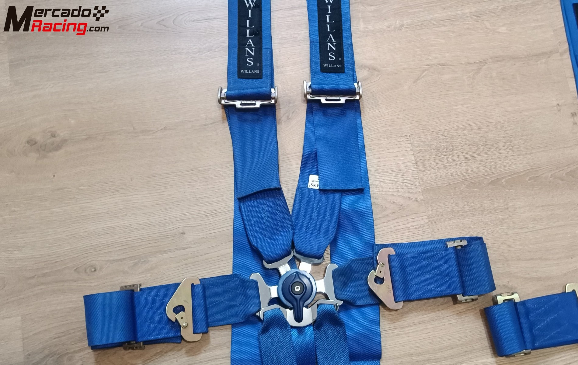 Se venden  2 arneses  de 6 puntos willans.