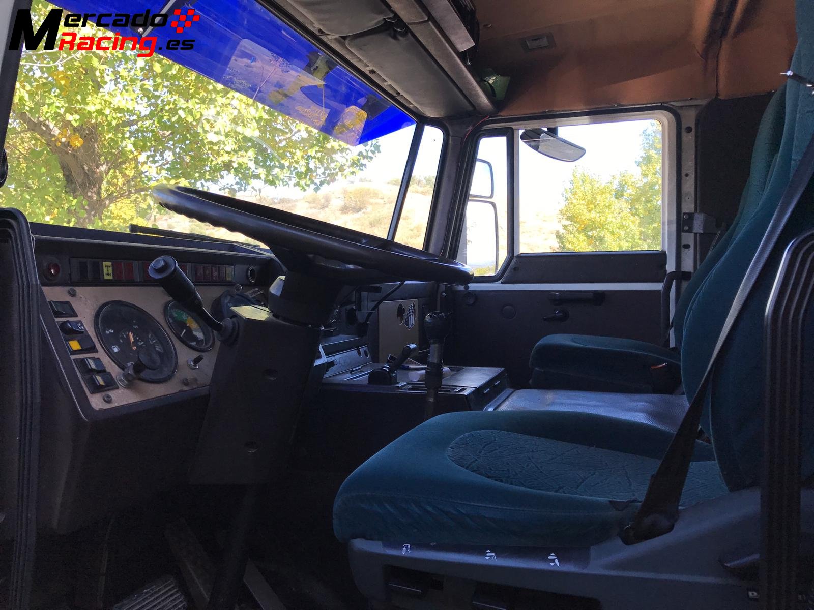 Camion daf 170 para asistencia con bola de remolque