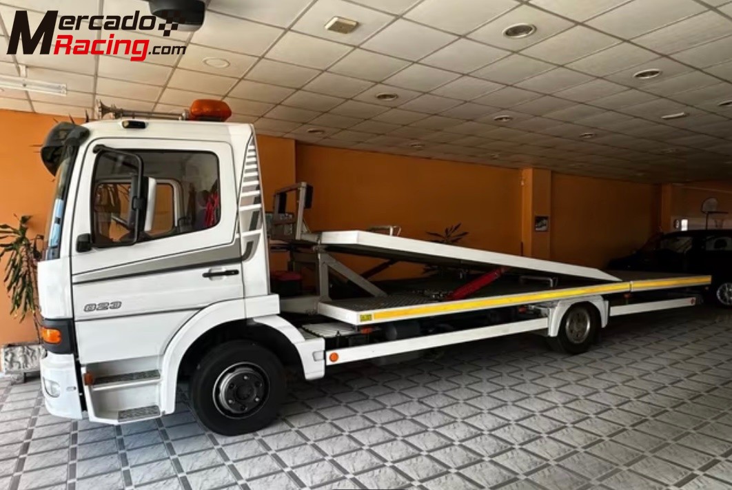 Camión portavehiculos mercedes atego 823