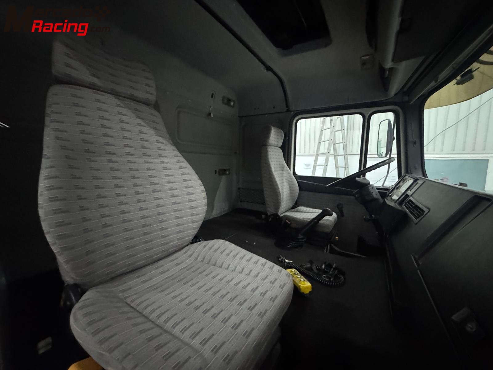 Man 12 232  camion taller con rampa