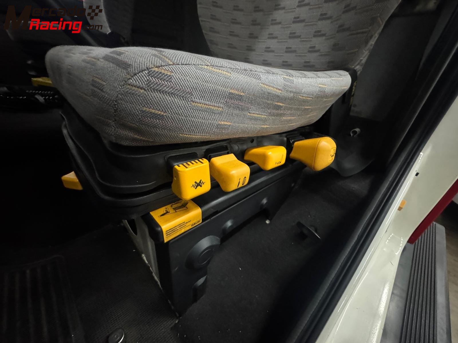 Man 12 232  camion taller con rampa