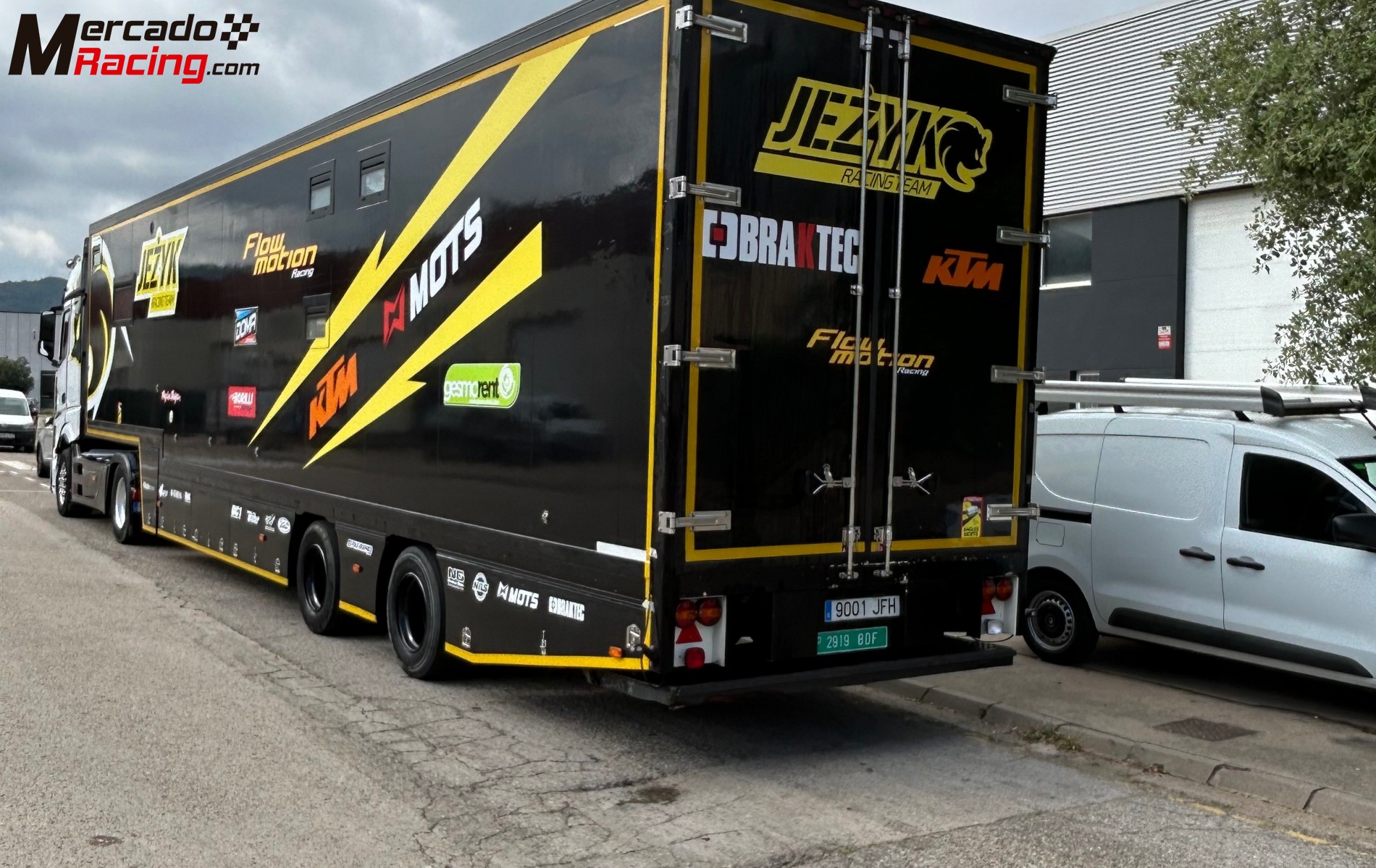 Se vende conjunto tractora más remolque vivienda taller más toldo steigmaier