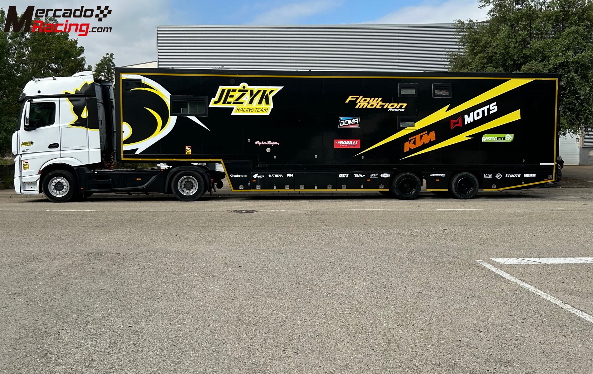 Se vende conjunto tractora más remolque vivienda taller más toldo steigmaier