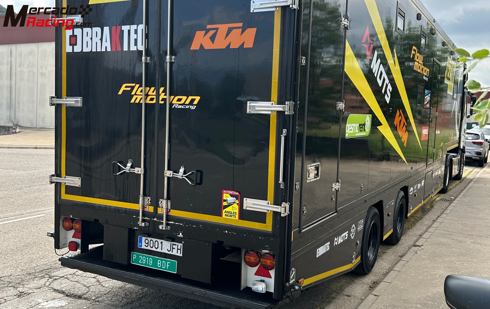 Se vende conjunto tractora más remolque vivienda taller más toldo steigmaier