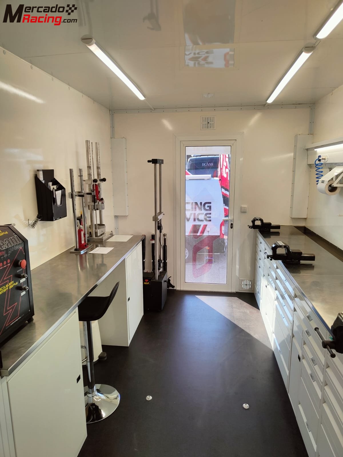 Camión taller-vivienda