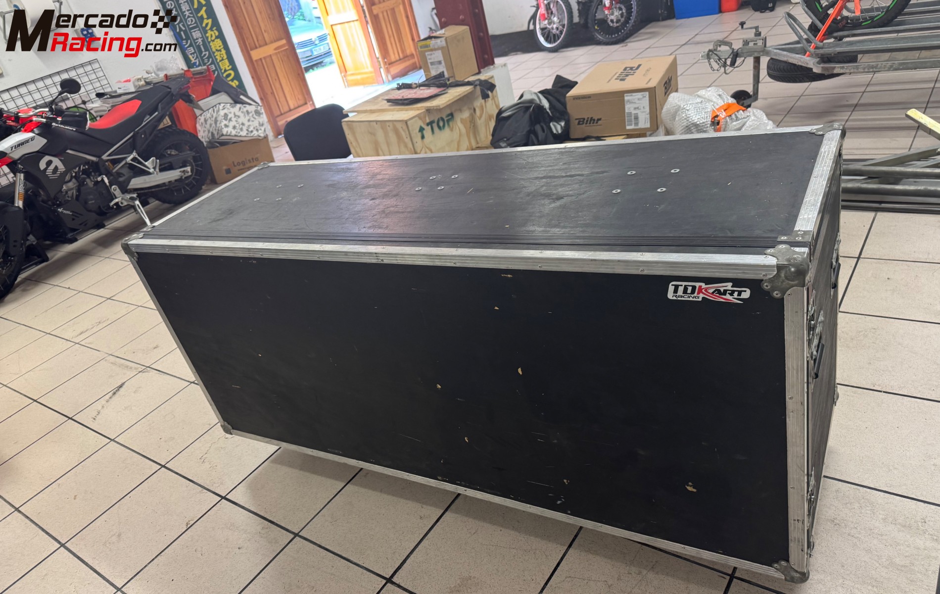 Mueble rack telemetría 3 pantallas. 