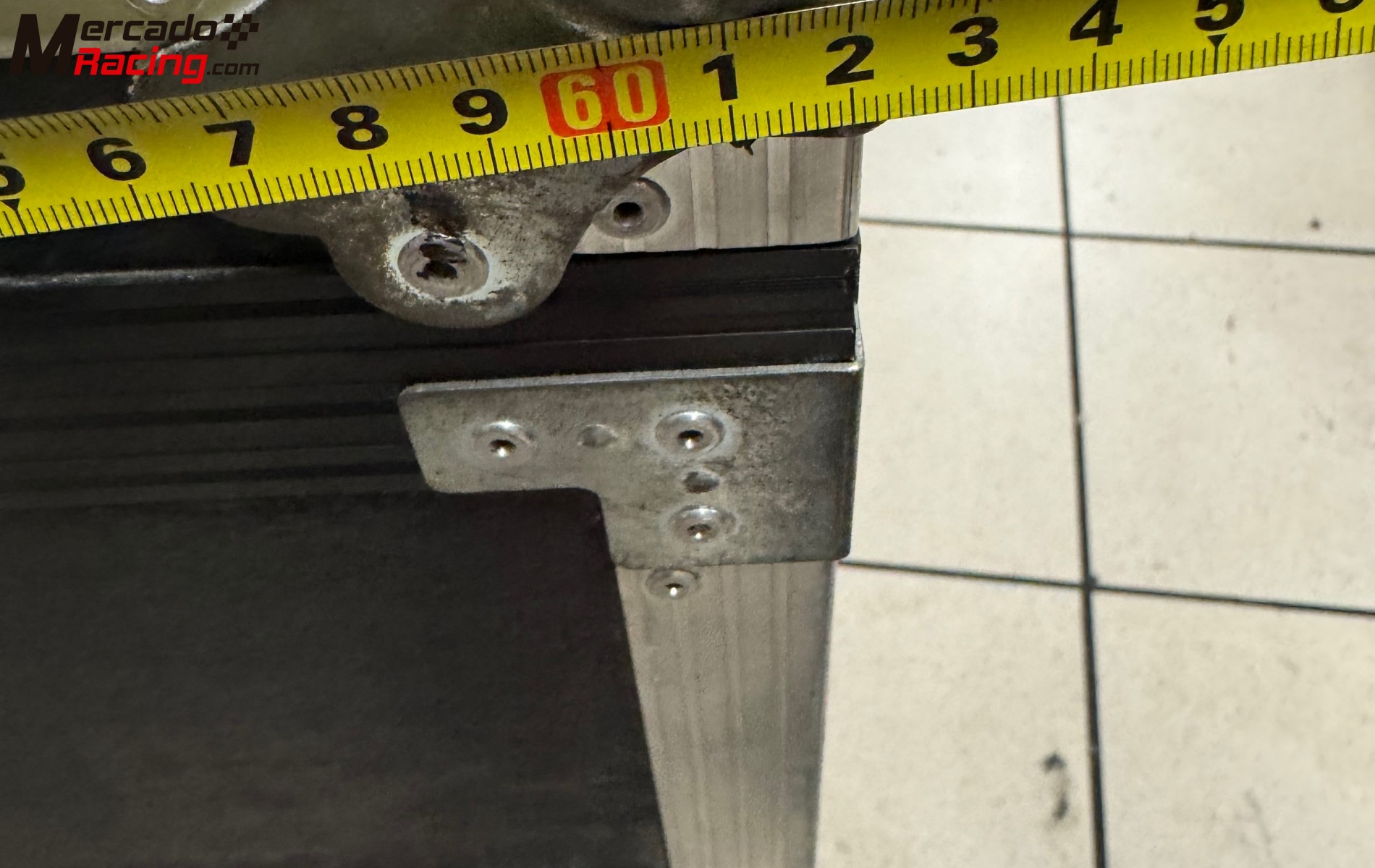 Mueble rack telemetría 3 pantallas. 