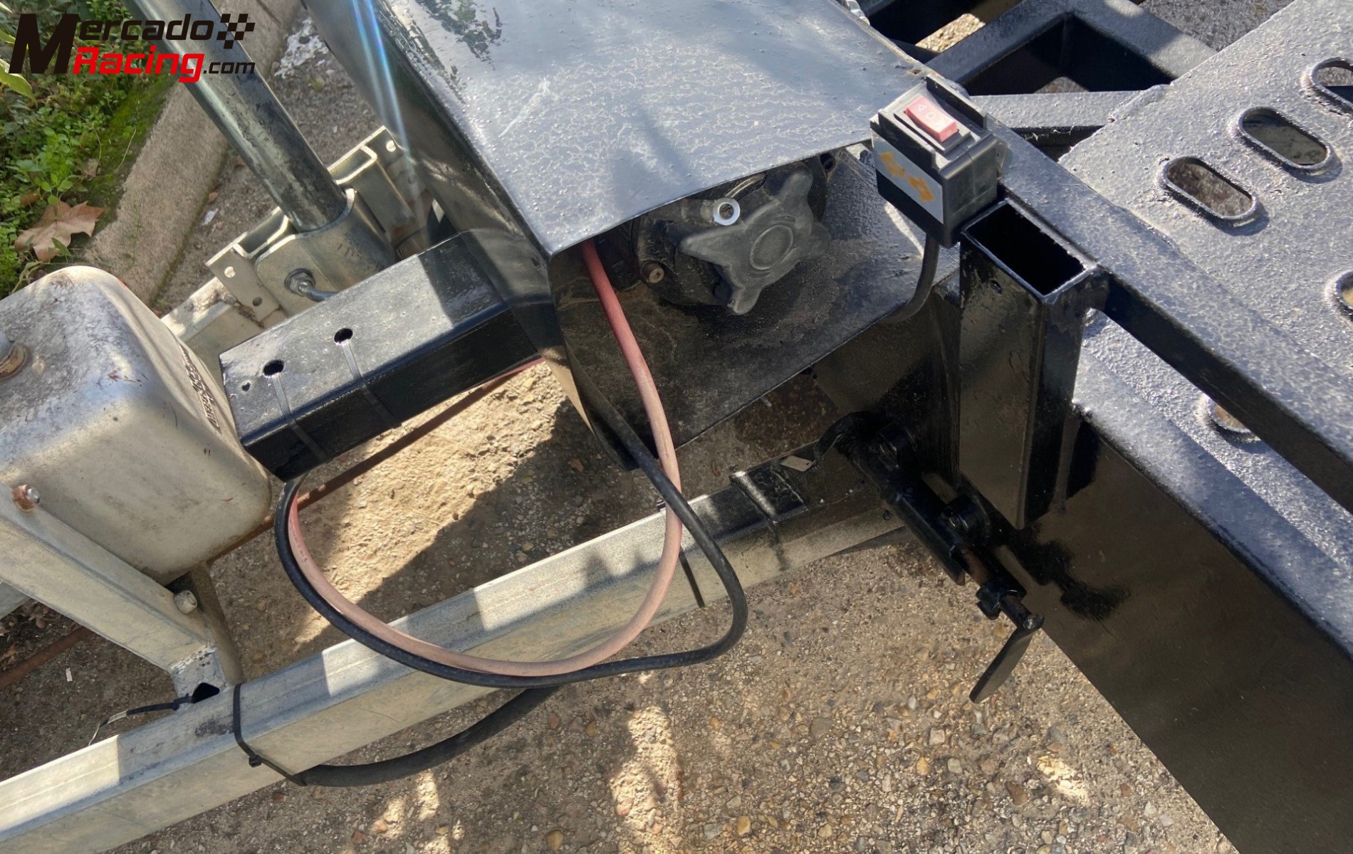 Se vende remolque basculante con hidráulico y cabestrante