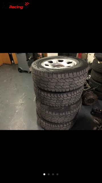 Bacas y neumáticos con llantas de nissan patfhinder o navara 