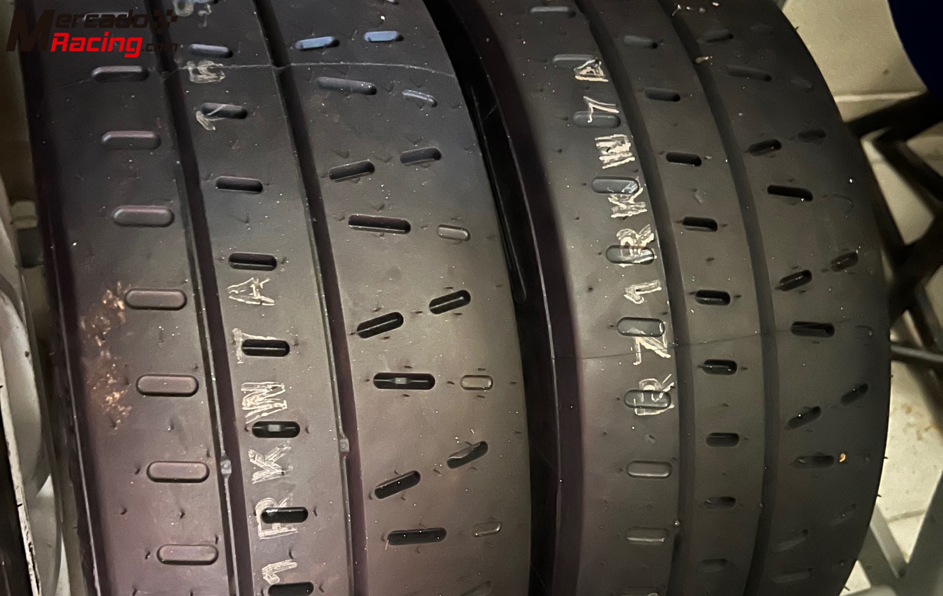 Slicks pirelli rkw7