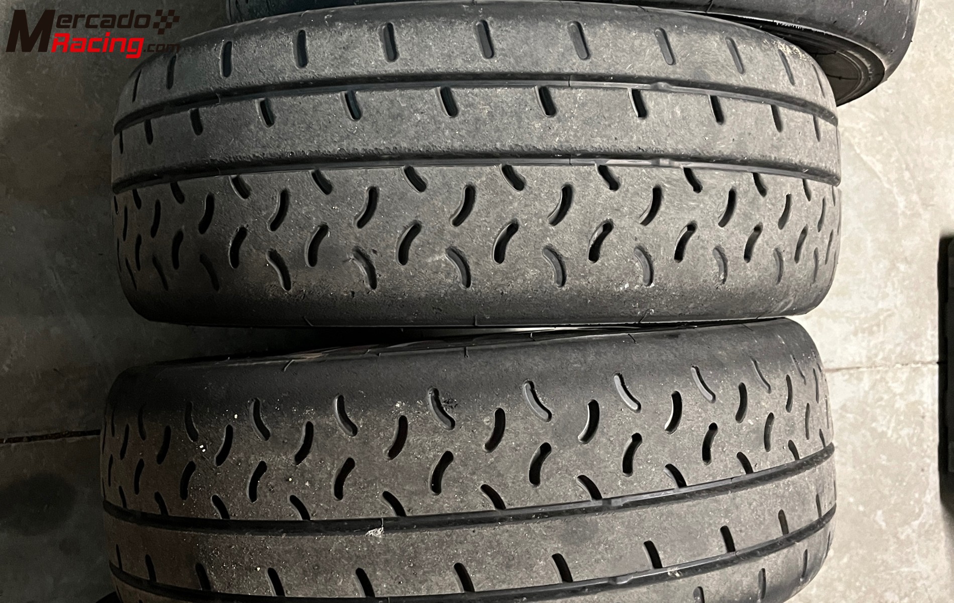 Slicks yokohama fía 15”