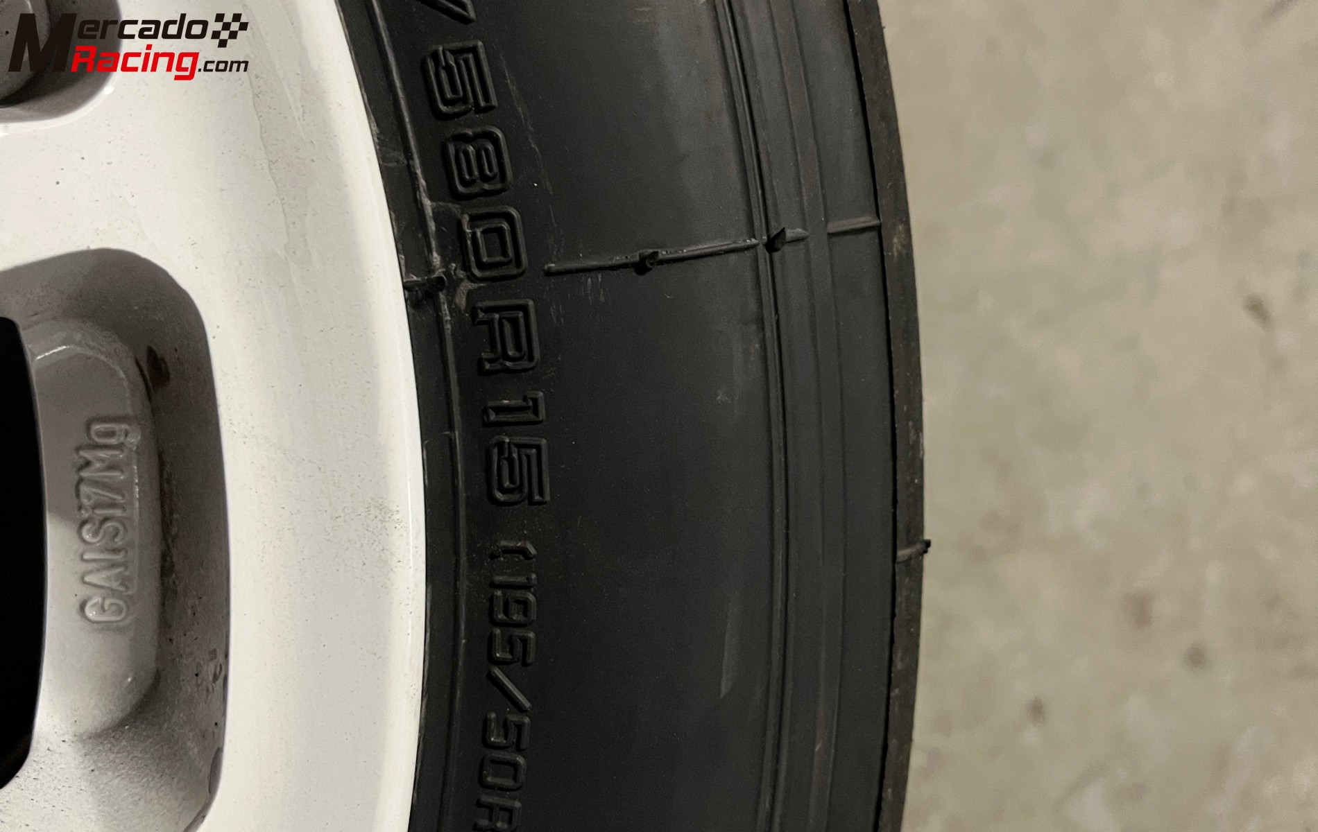 Slicks yokohama fía 15”
