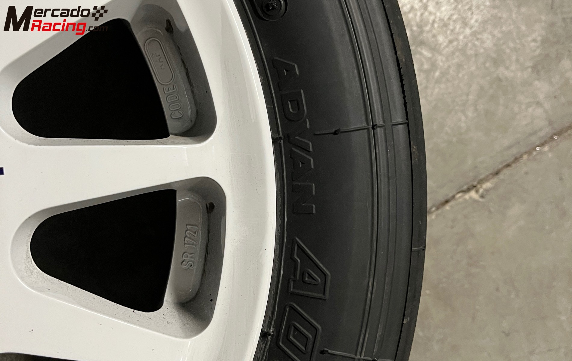 Slicks yokohama fía 15”