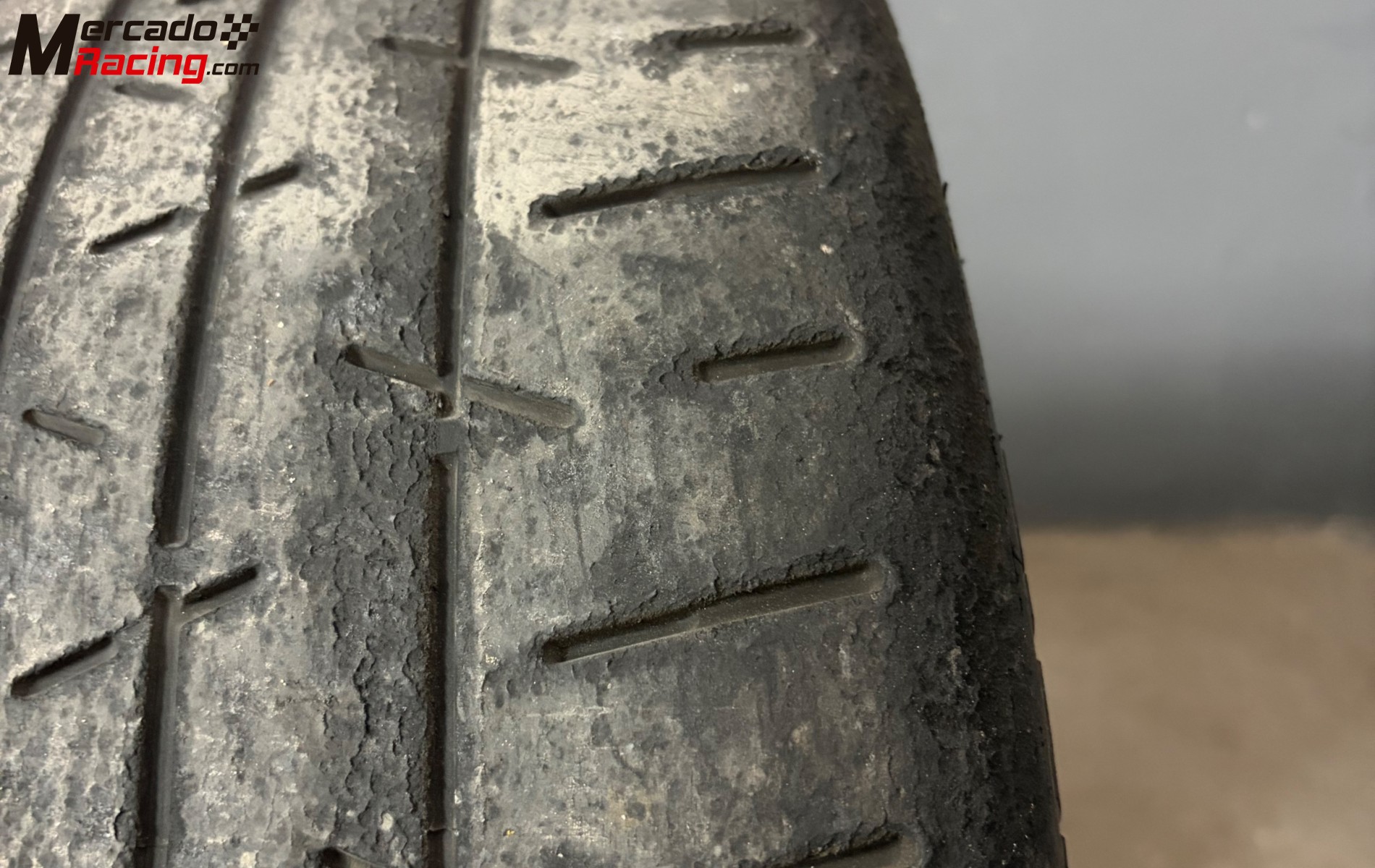 2 slicks hankook 15”- t33