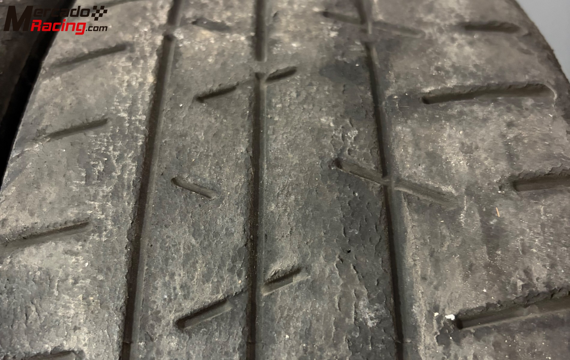 2 slicks hankook 15”- t33