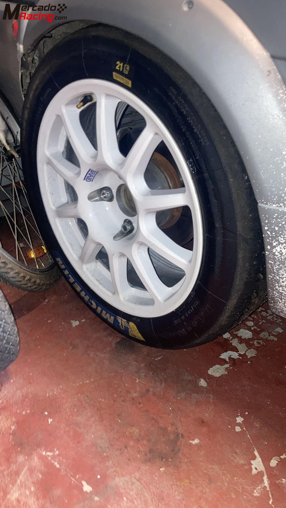 Slicks michelín fia 31 y 21  en 16