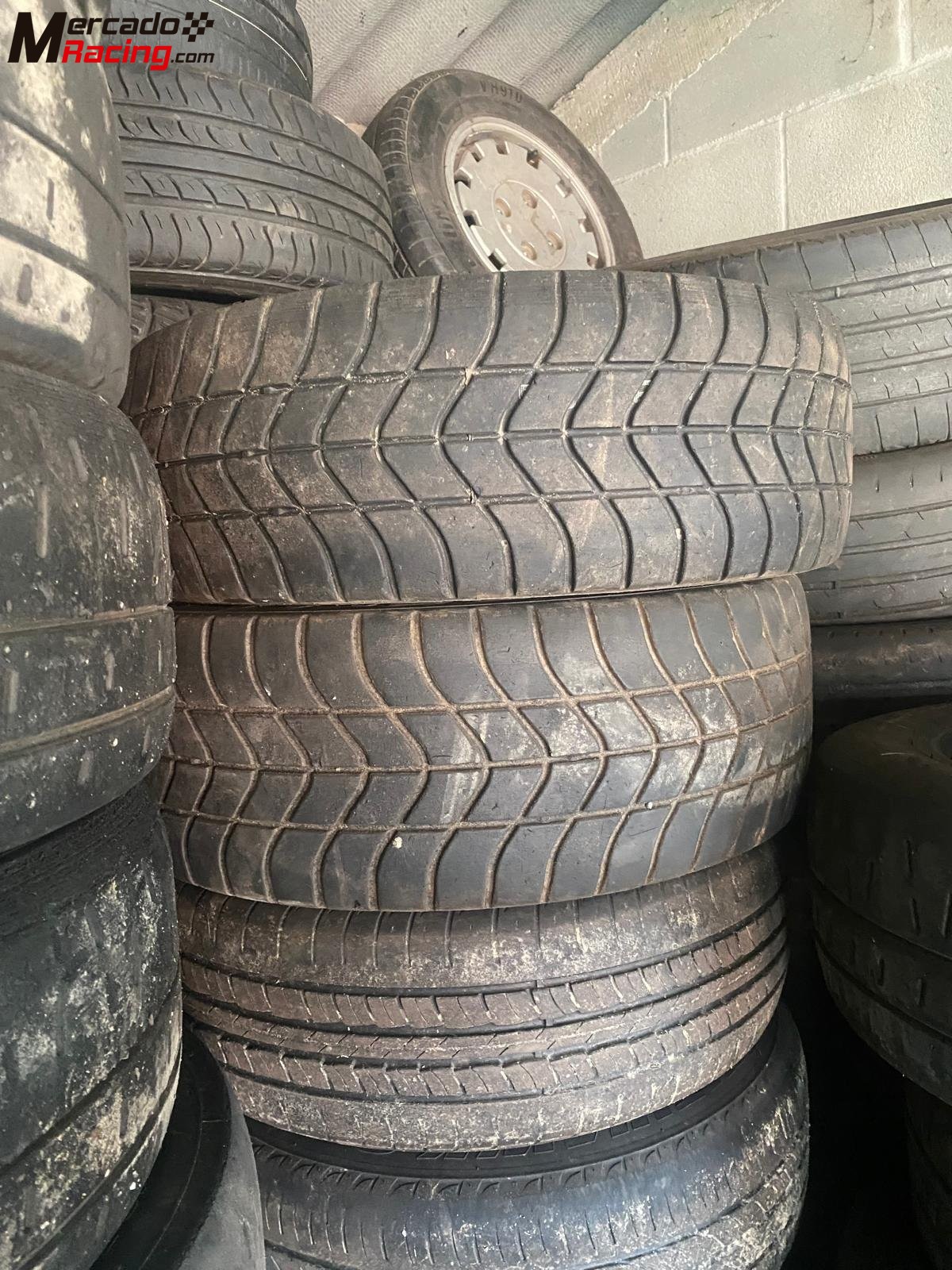 Se venden ruedas pirelli en 16