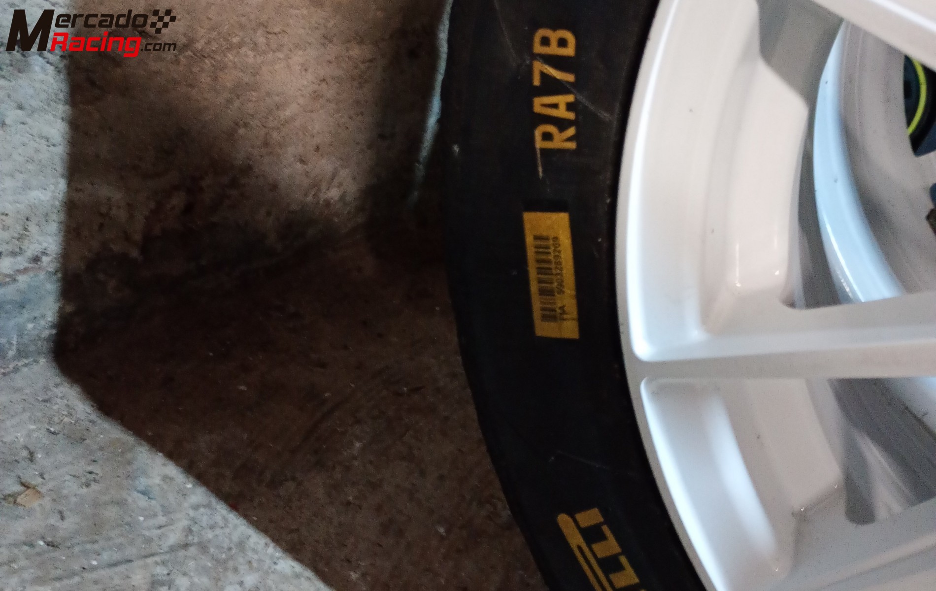 Neumáticos slicks pirelly 16