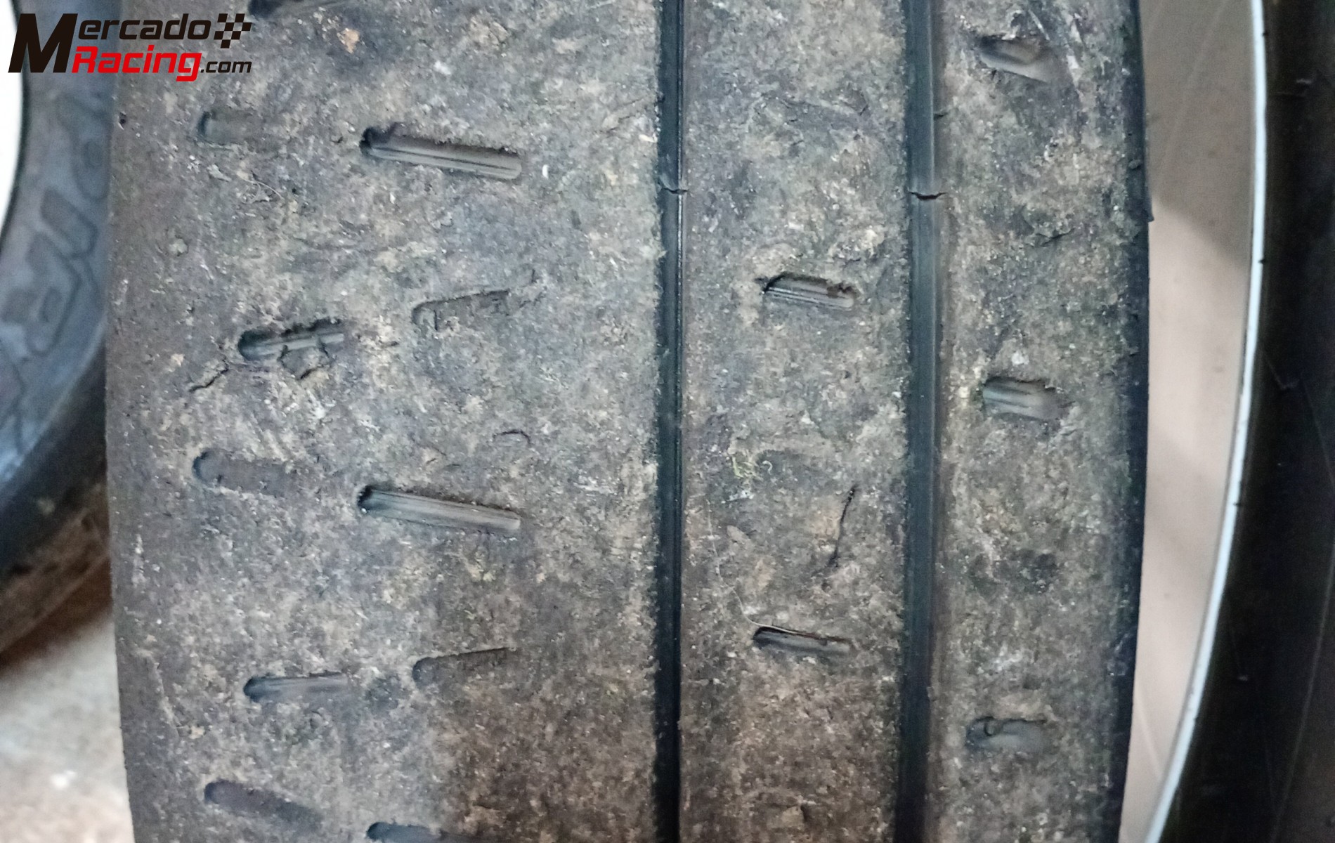 Neumáticos slicks pirelly 16