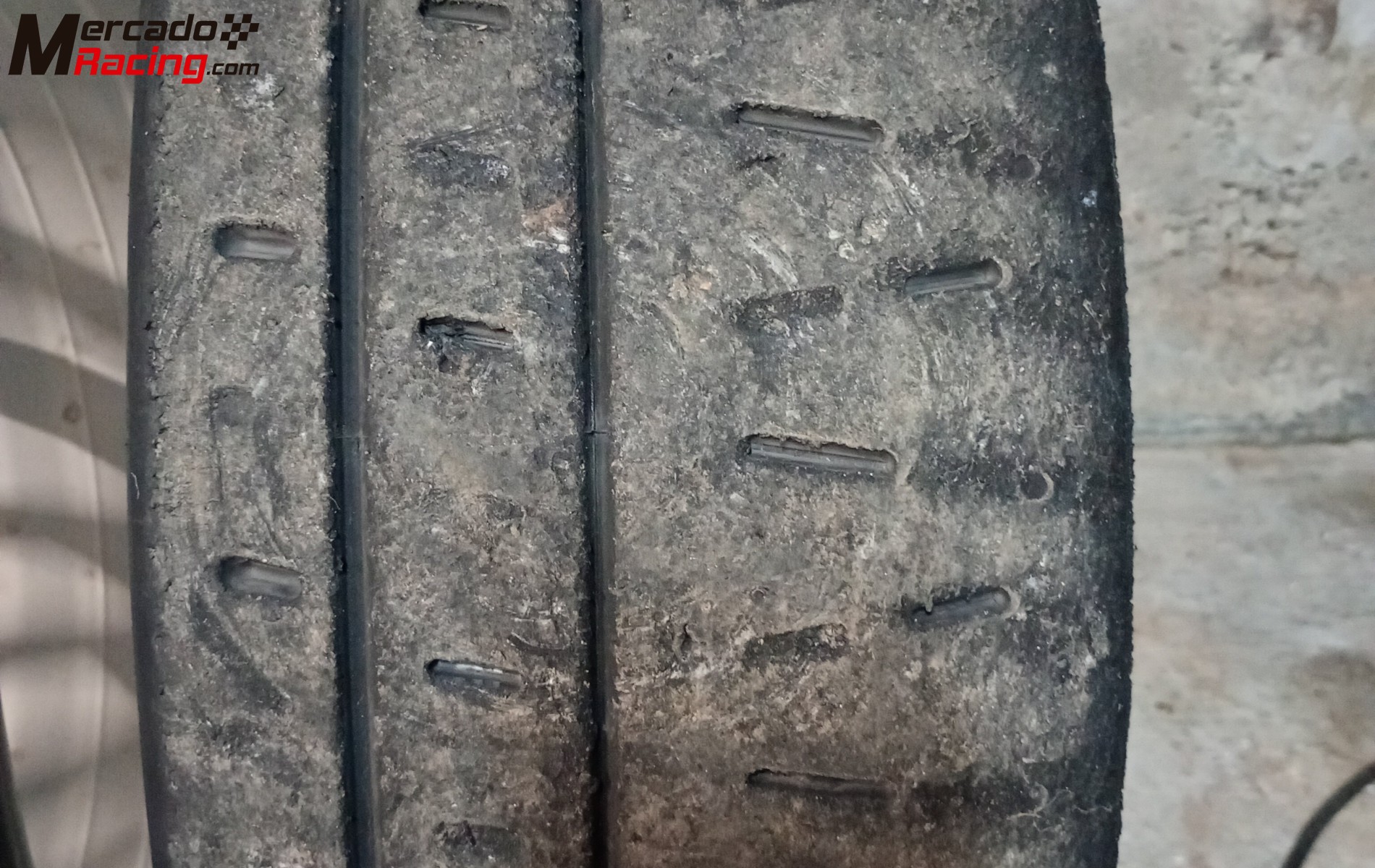 Neumáticos slicks pirelly 16