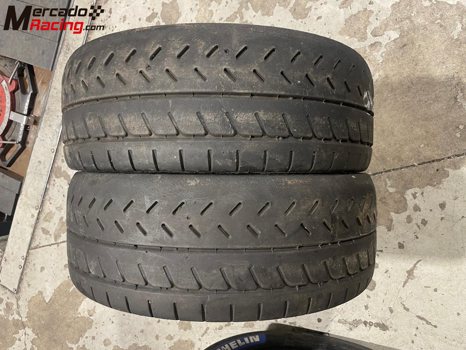 Se venden 8 neumaticos michelin 21 con muy pocos km. 