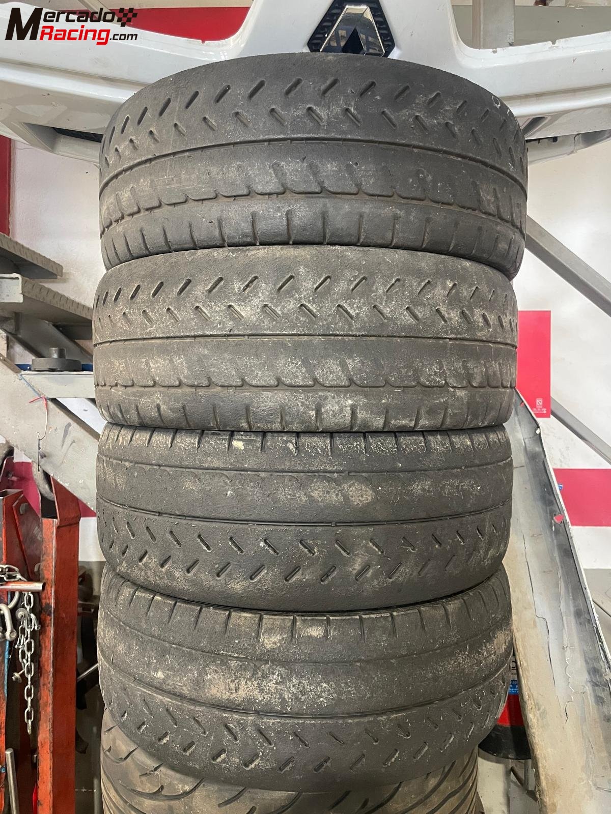 Se venden 4 neumaticos michelin 21 y 31 al 45%