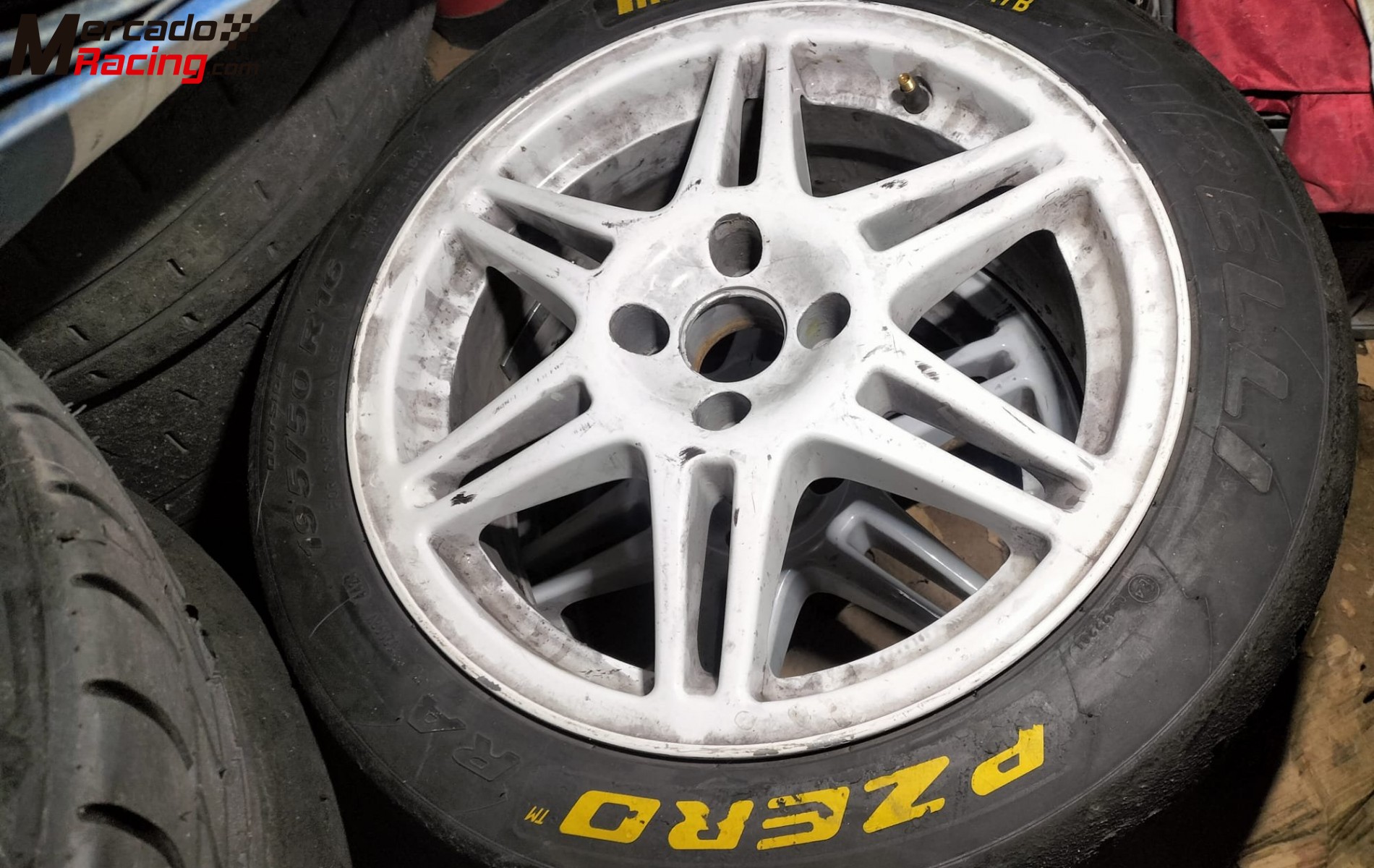 2 pirelli  medias ra7b con 5 kms. de prueba compradas este año