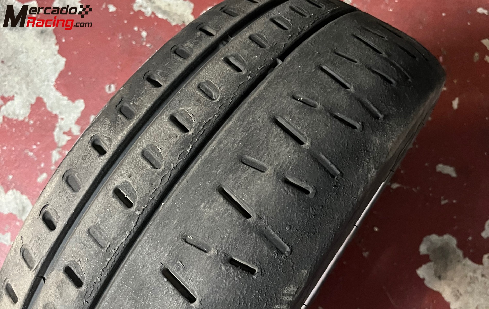Slicks pirelli 16
