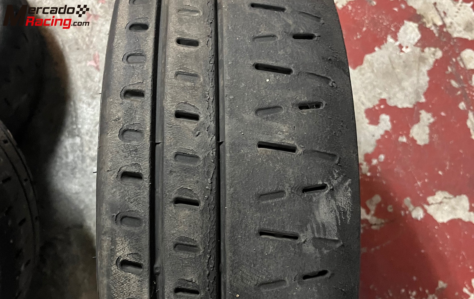 Slicks pirelli 16