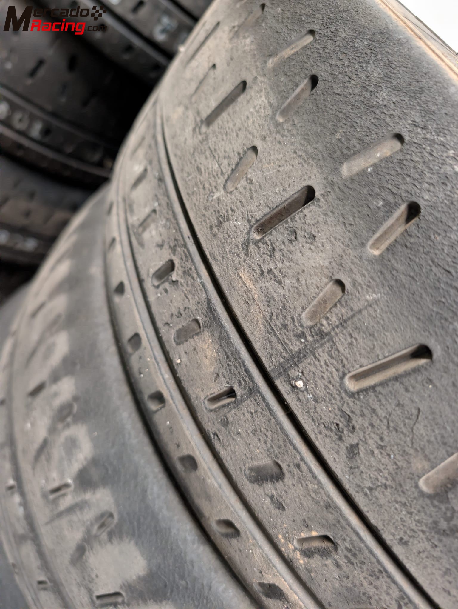 Slicks pirelli 16