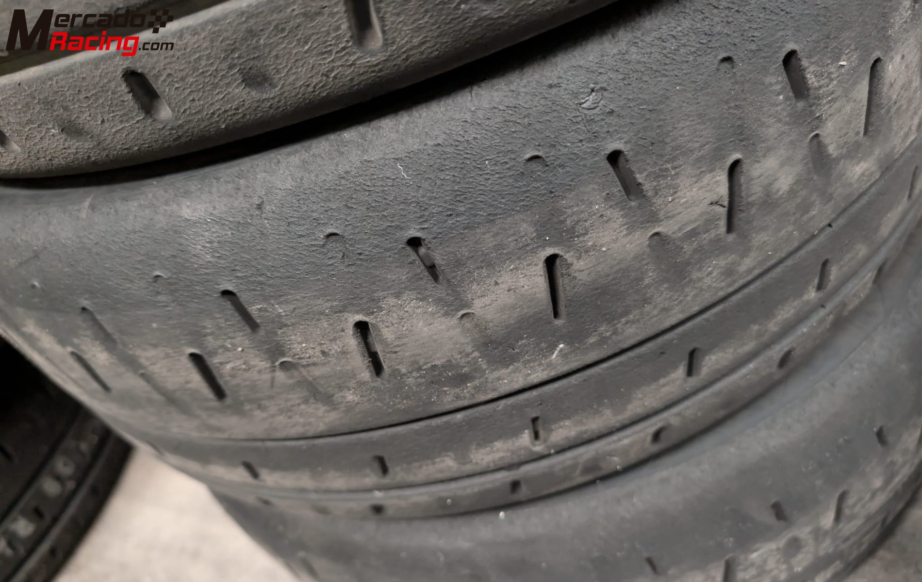 Slicks pirelli 16