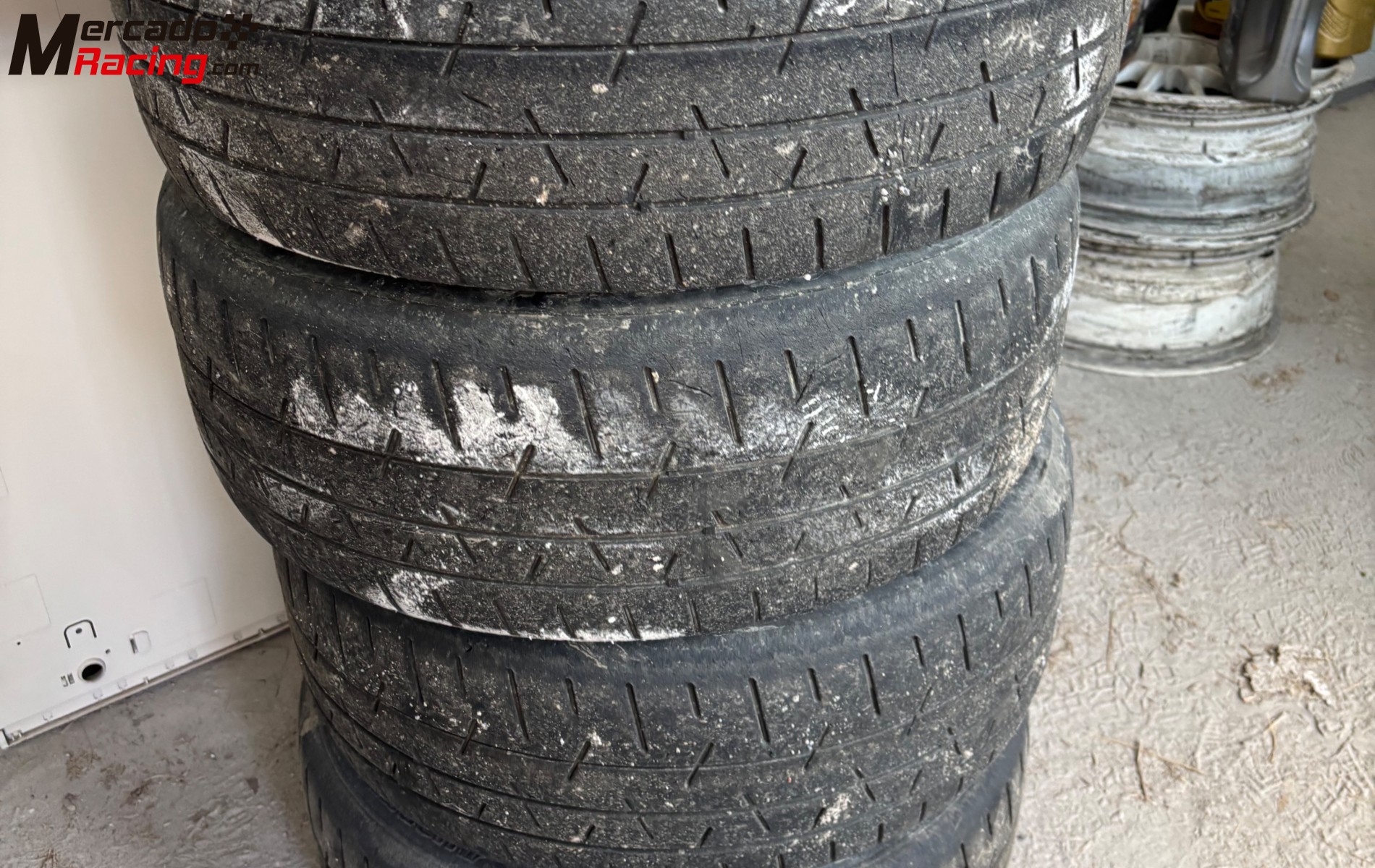 Se vende lote de neumáticos 210/625r17