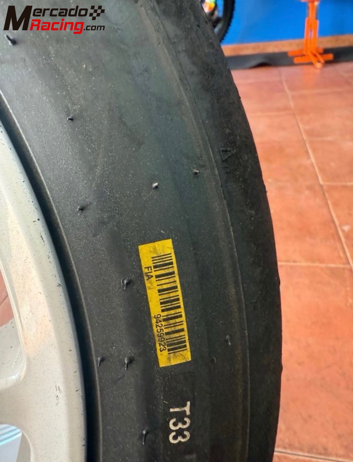 Neumaticos slick hankook 215/45-17 t33