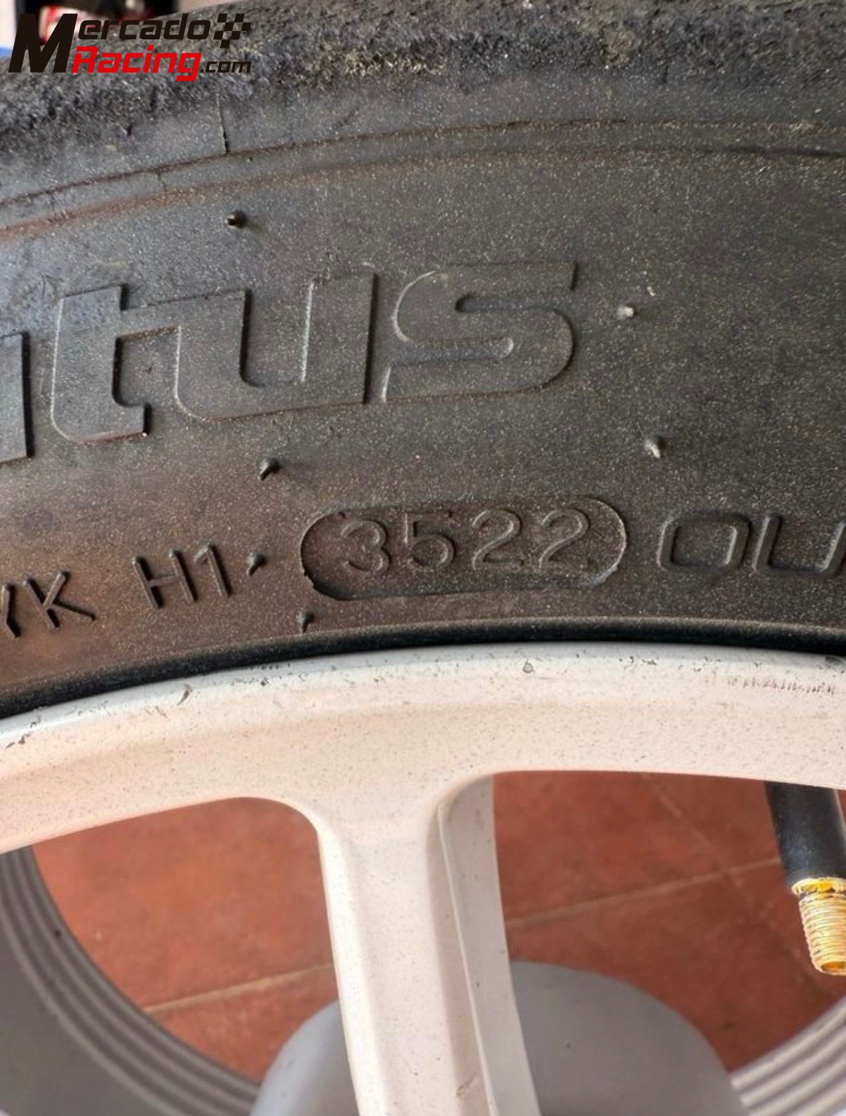 Neumaticos slick hankook 215/45-17 t33