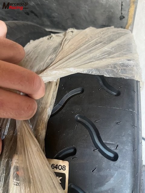 Neumaticos slicks  hankook  t52  y lluvia michelin p20