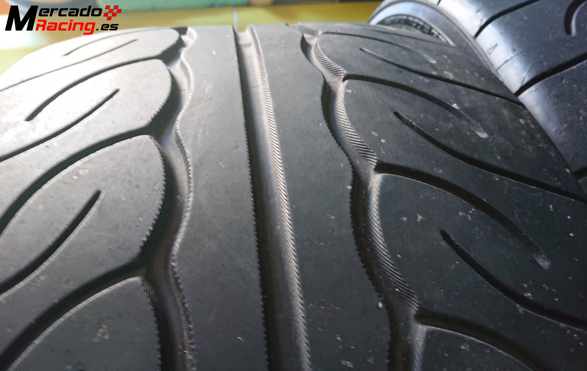 Advan neova 265/35/18