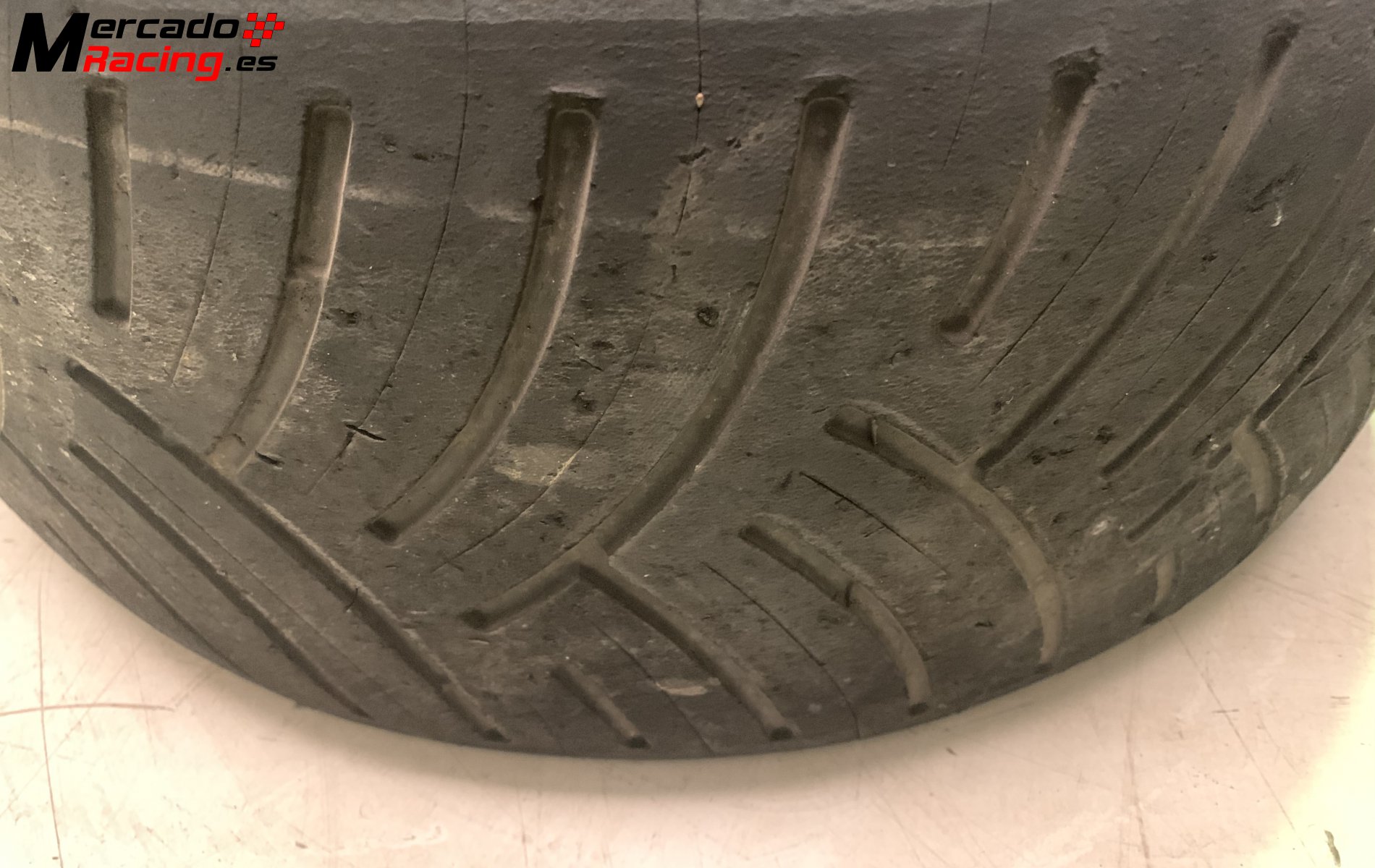 Dos neumáticos bf goodrich g-force 235/40 r18 procedentes de porsche 9