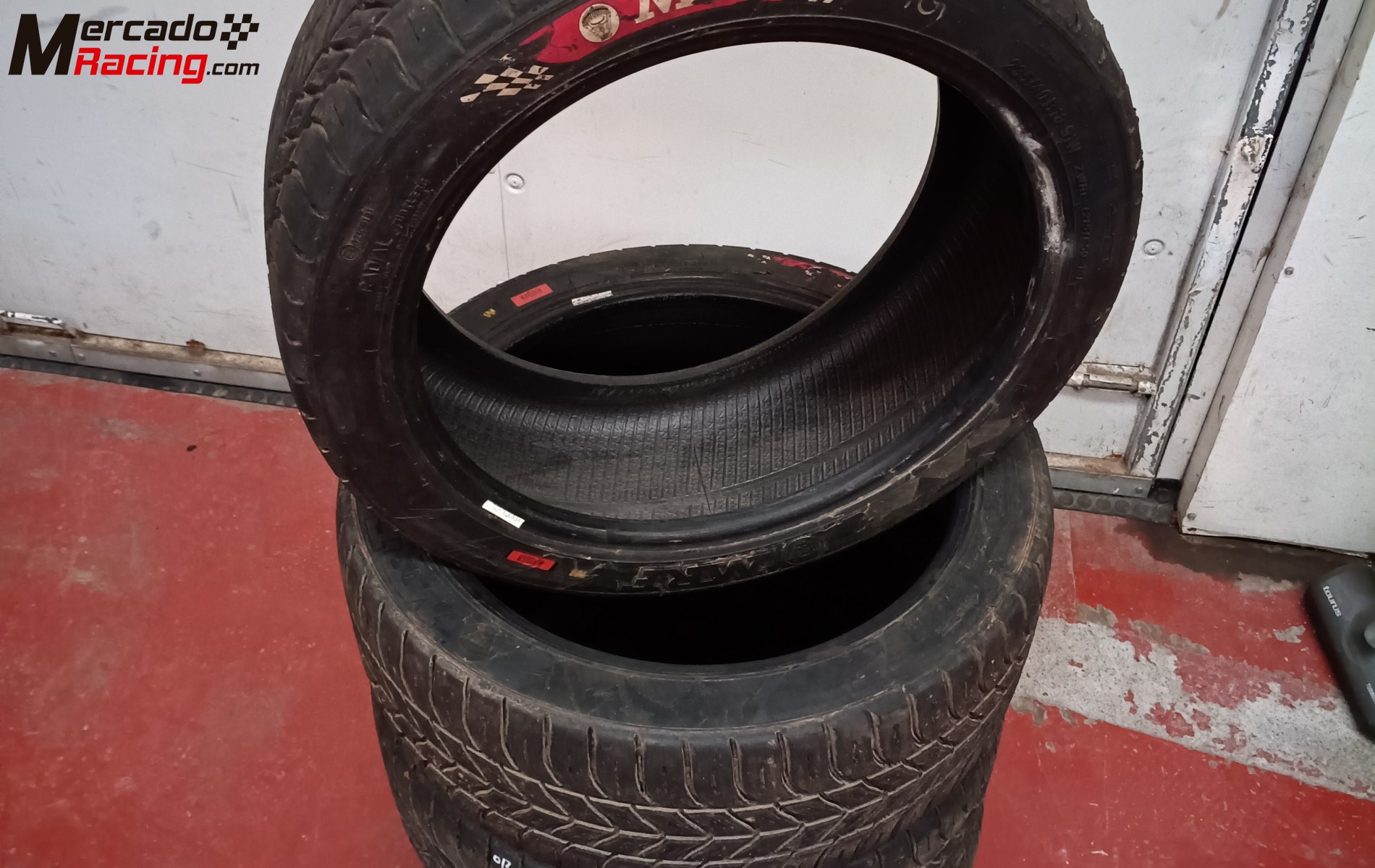 4 neumáticos de agua a medio uso