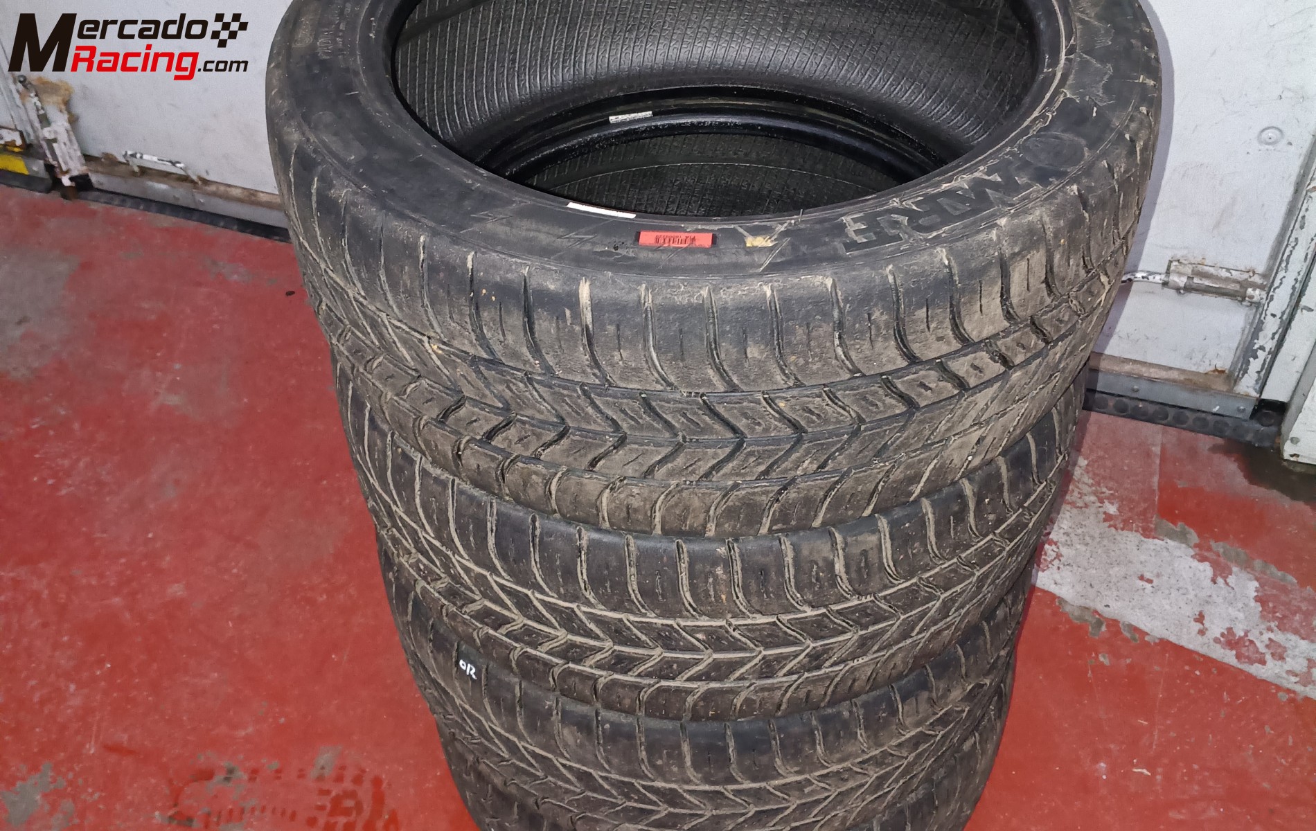 4 neumáticos de agua a medio uso