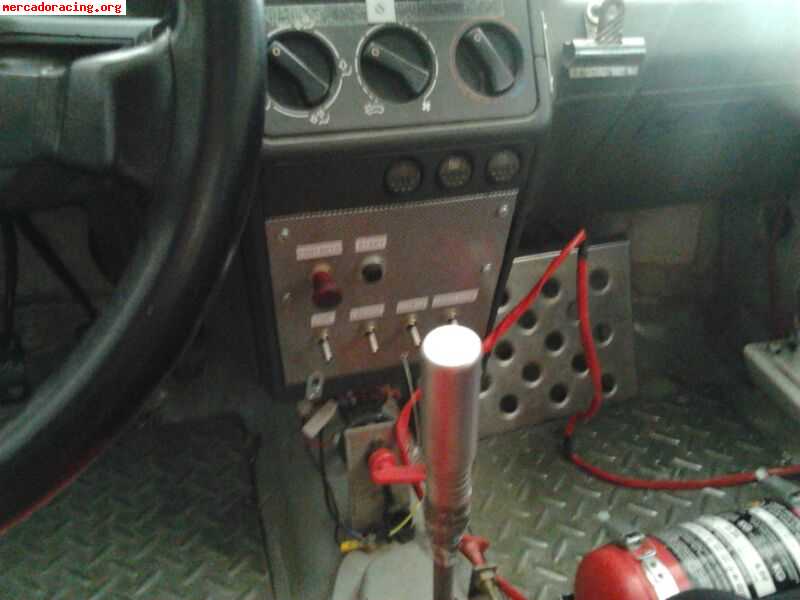 Se vende o se cambia 205 de rally