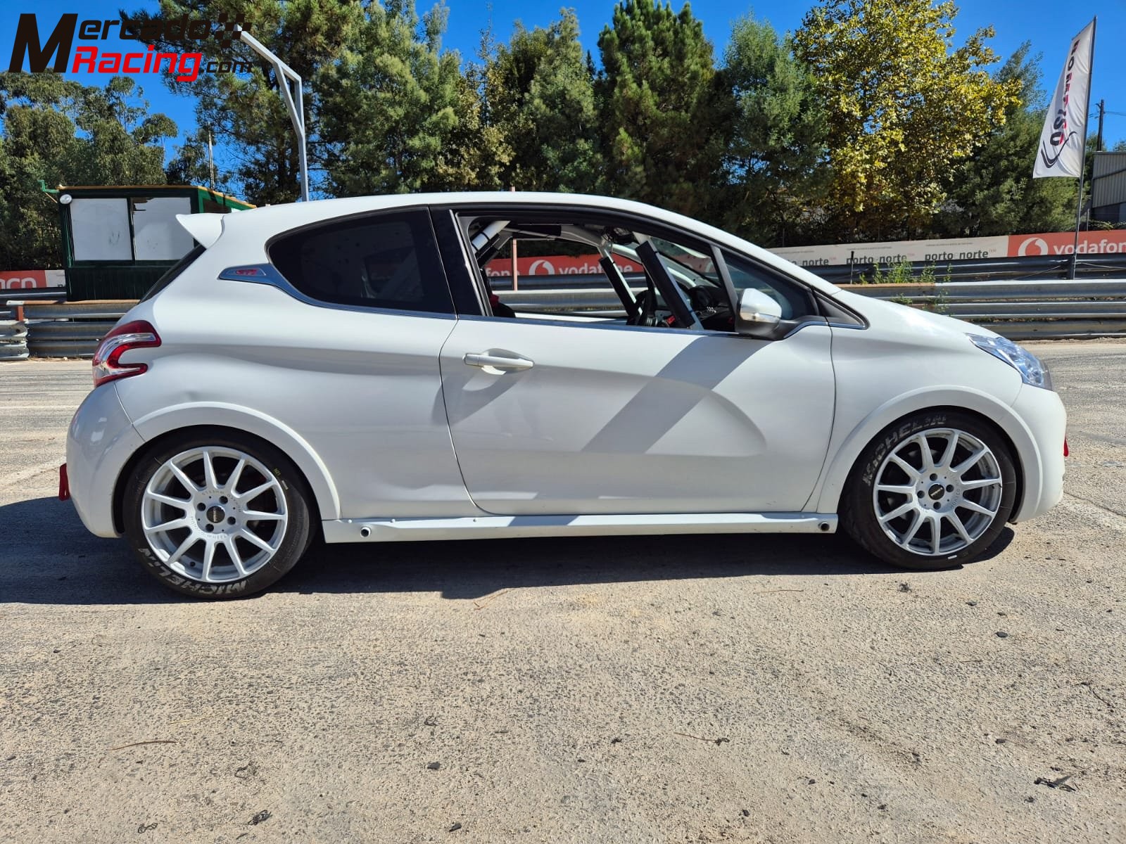 Peugeot 208 gti (novo)