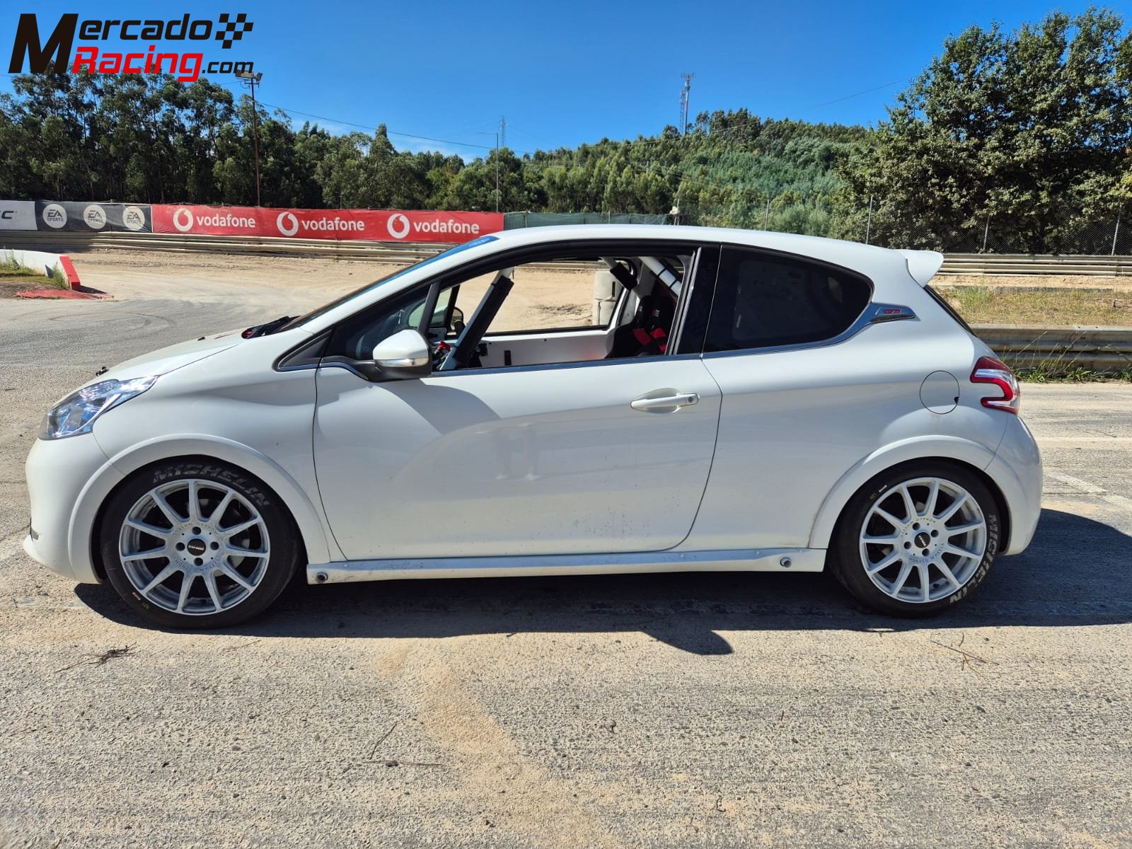Peugeot 208 gti (novo)