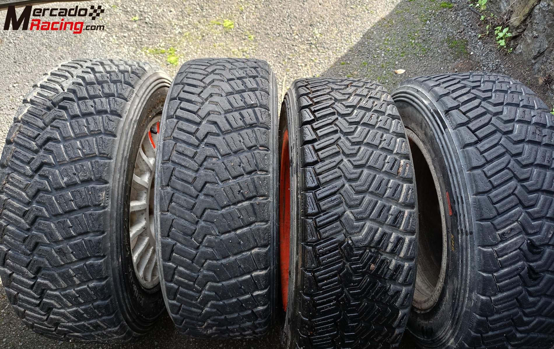 Neumáticos pirelli k4 y km6 buen estado 