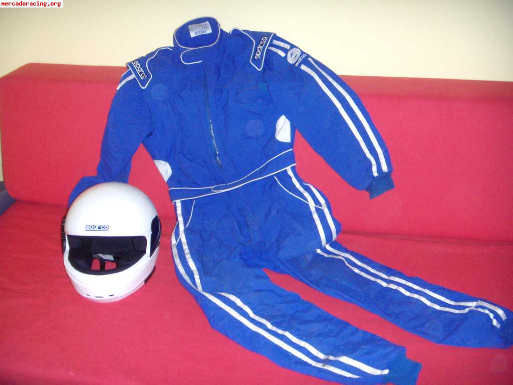 Mono y casco de karting
