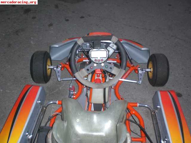 Se vende una kart intrepid alevin con motor puma 65cc de may